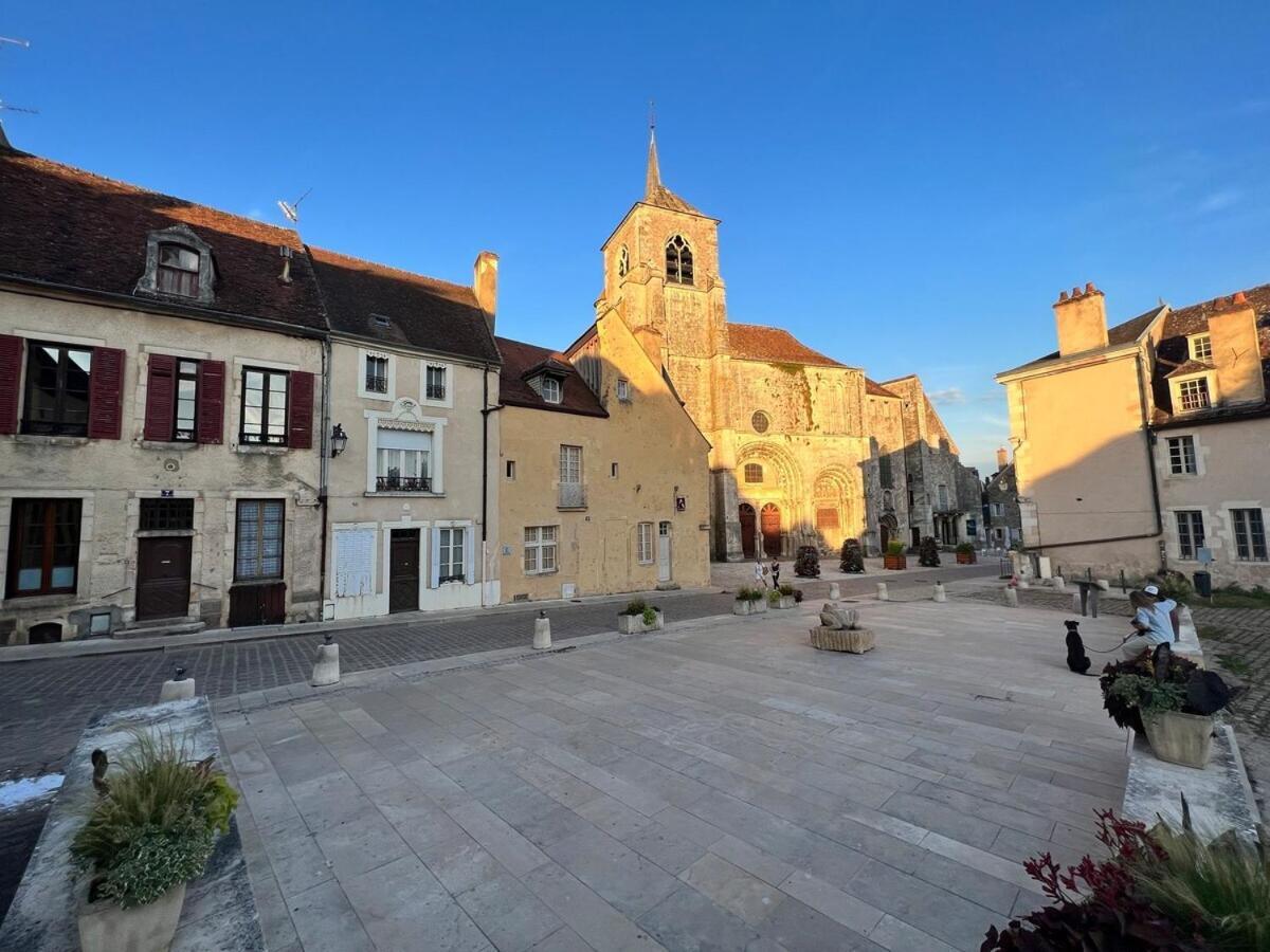 Maison Dans Quartier Historique : La Grenouille Villa Avallon Esterno foto